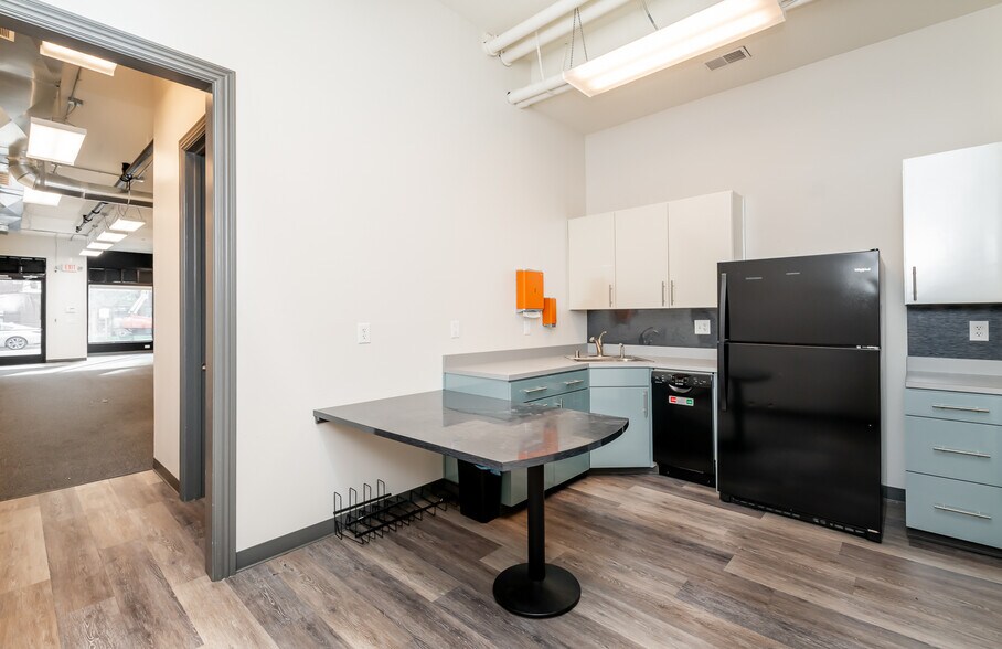 More Photos Of 10612-10614 Meeting St, Prospect Storefront Retail Office For Lease