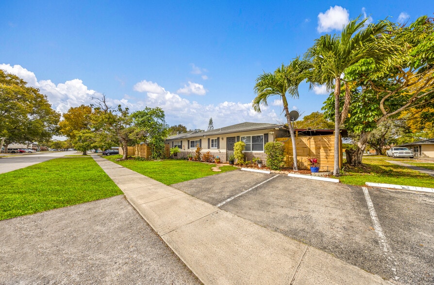 More Photos Of 3109 NW 3rd Ave, Pompano Beach Multifamily For Sale