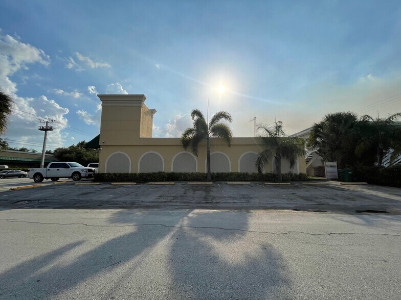 More Photos Of 1817-1847 NE 25th St, Lighthouse Point Unknown For Lease