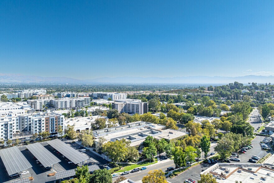 More Photos Of 21255 Califa St, Woodland Hills Office For Sale