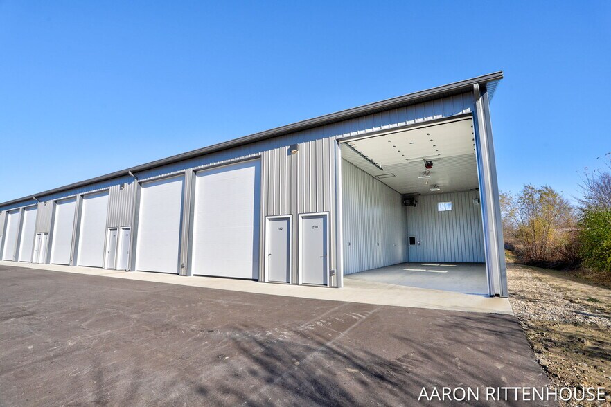 More Photos Of 124 Veterans Dr, Holland Light Distribution For Sale