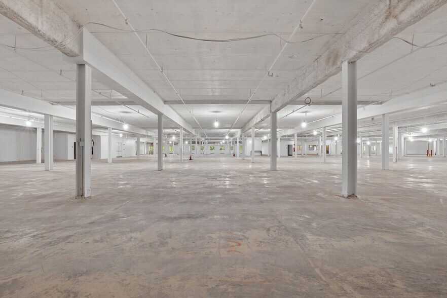 More Photos Of 32 Coslin Dr, Southborough Research And Development For Lease