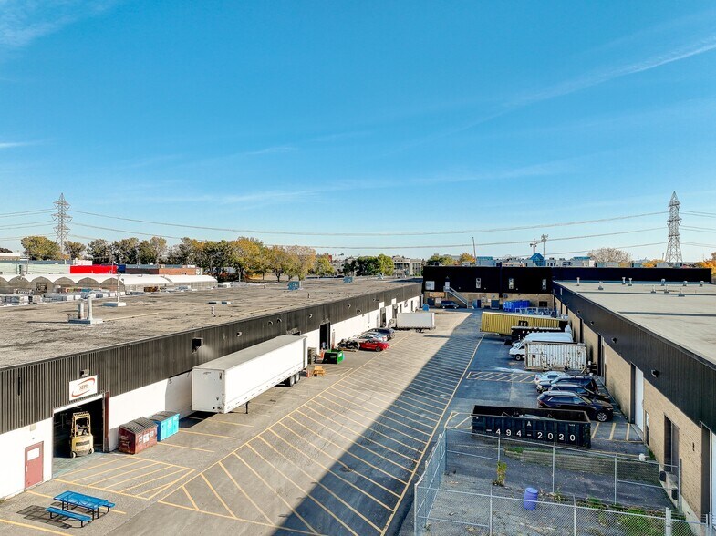 More Photos Of 7527-7583 Boul Henri-Bourassa E, Montréal Flex For Lease