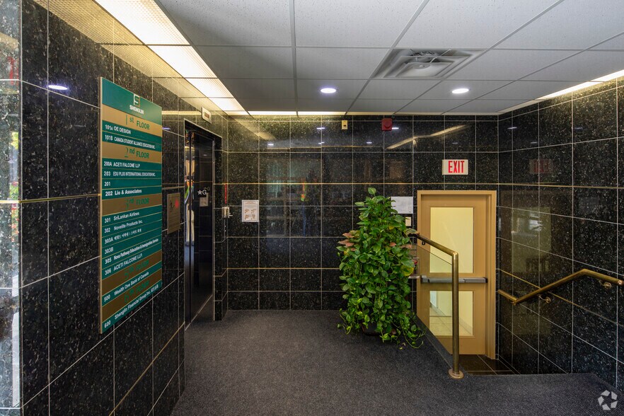 More Photos Of 170 Sheppard Ave E, Toronto Office For Lease