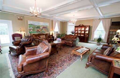 More Photos Of 104-106 Sharon Rd, Lakeville Hotel For Sale