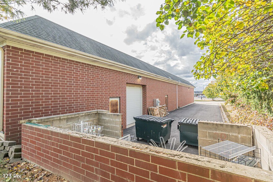 More Photos Of 625 N Bridgeport Ter, Lindenhurst Freestanding For Sale