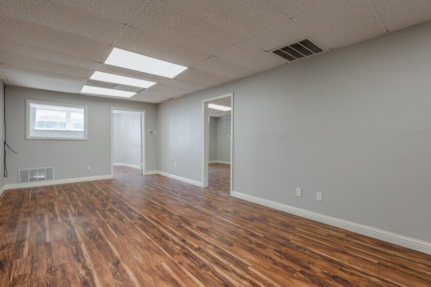 More Photos Of 5131 Sharp St, Dallas Warehouse For Sale