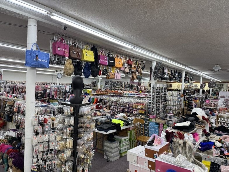 More Photos Of 932 Airport Rd, Ferguson Freestanding For Sale