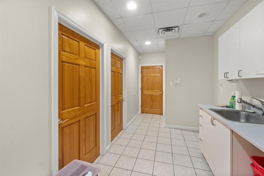 More Photos Of 391 Kennedy Blvd, Bayonne Medical For Sale