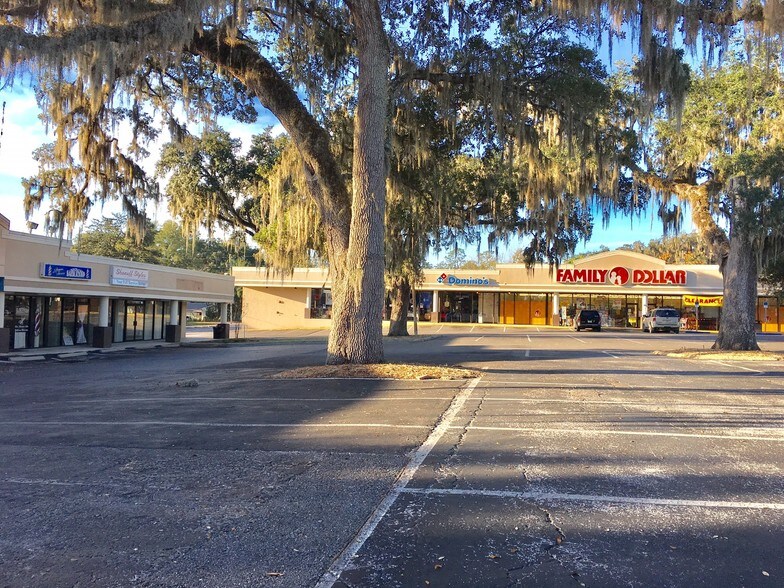 More Photos Of 5810-5840 SE Abshier Blvd, Belleview Storefront For Lease
