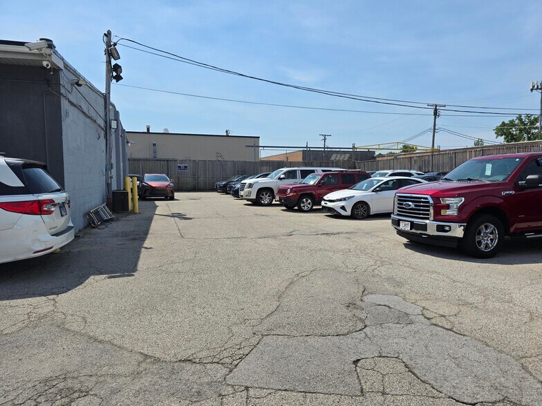 More Photos Of 3950 Mannheim Rd, Franklin Park Showroom For Sale