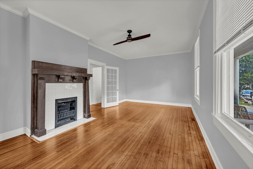 More Photos Of 8 S 7th St, Wilmington Office For Sale