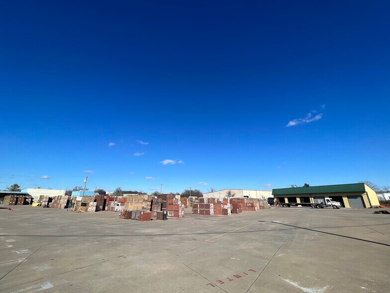 More Photos Of 7140 Centennial Pl, Nashville Distribution For Lease