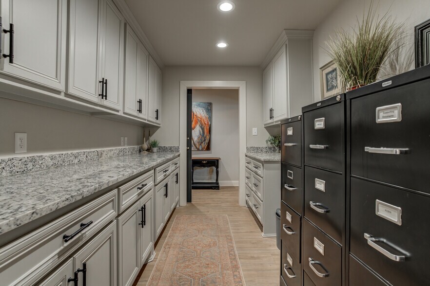 More Photos Of 604 E County Road 7200, Lubbock Office Residential For Sale