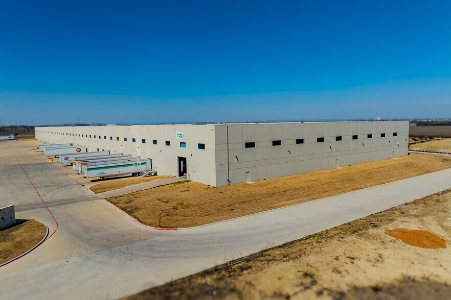 More Photos Of 6100 N Stemmens Fwy, Sanger Unknown For Lease