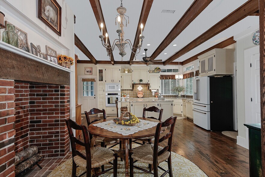 More Photos Of 15598 Bedford Ln, Conroe Specialty For Sale