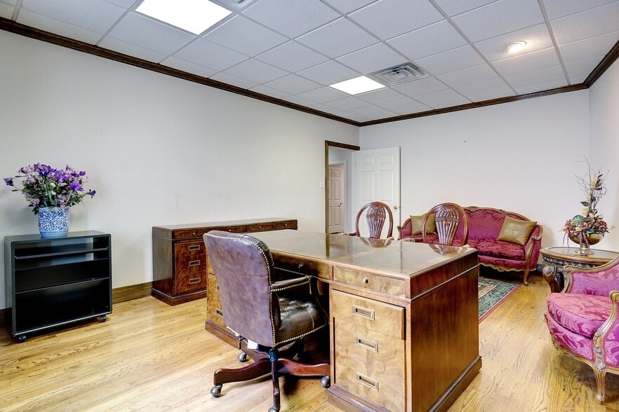 More Photos Of 1303 Northwest Hwy, Garland Medical For Lease