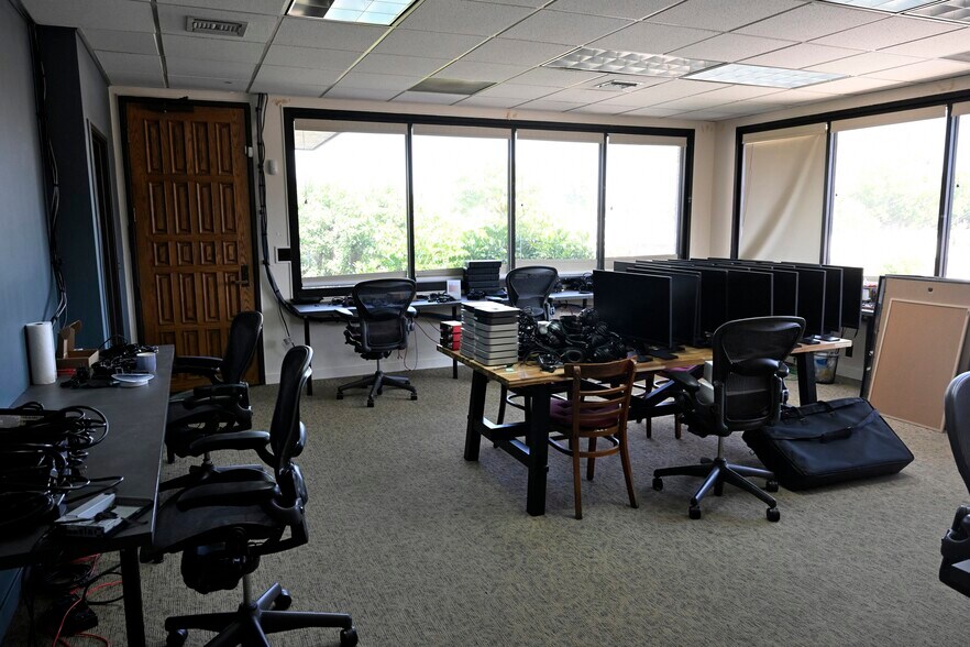 More Photos Of 1819 W Olive Ave, Burbank Office For Lease