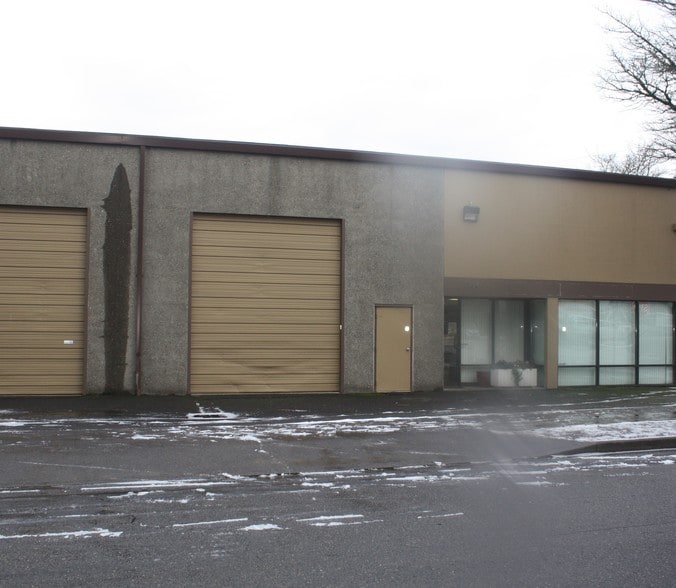 More Photos Of 2104-2134 SE 9th Ave, Portland Warehouse For Lease