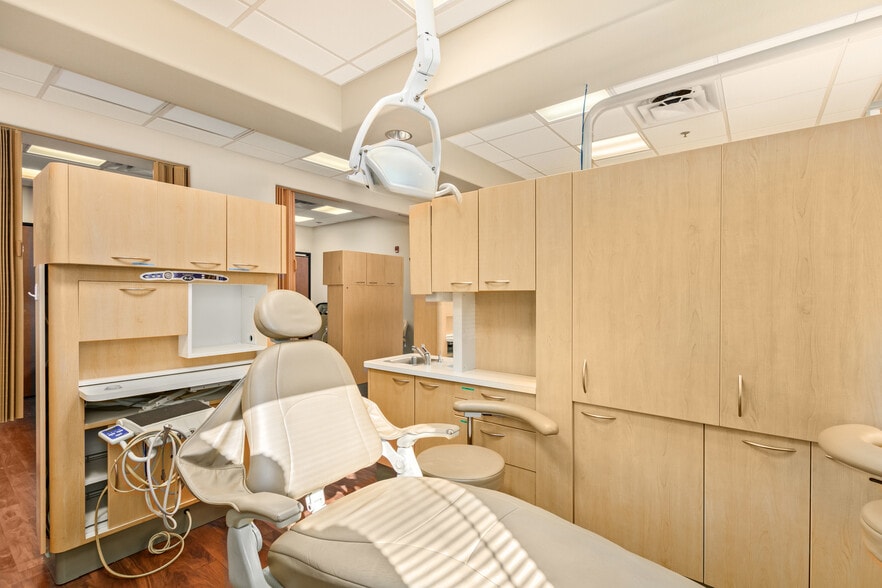 More Photos Of 9179 W Thunderbird Rd, Peoria Medical For Sale