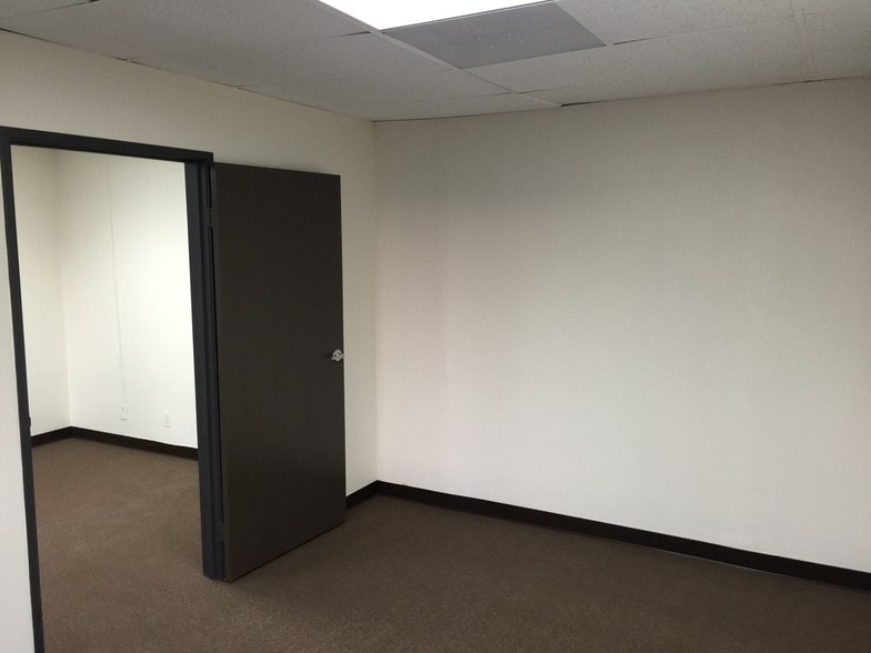 More Photos Of 7505 Jurupa Ave, Riverside Light Manufacturing For Lease