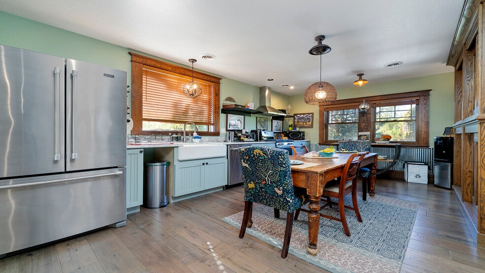 More Photos Of 409 N State St, Franklin Grove Hotel For Sale