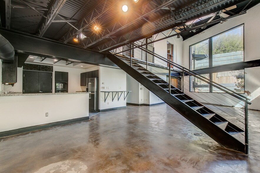 More Photos Of 1801 Laws St, Dallas Office Residential For Lease