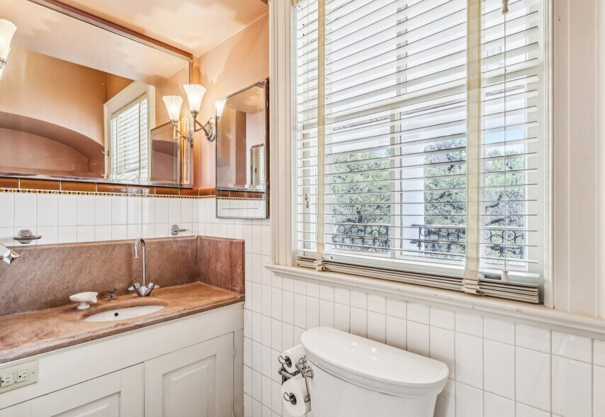 More Photos Of 7735 Mocking Bird Ln, San Antonio Lodge Meeting Hall For Sale