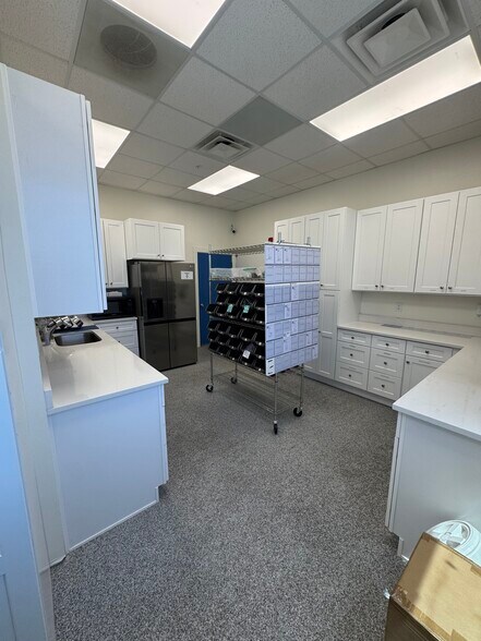 More Photos Of 6327 W Crimson View Dr, South Jordan Veterinarian Kennel For Sale