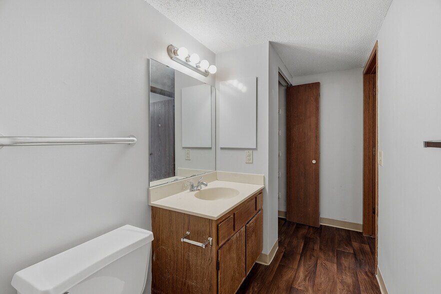 More Photos Of 985 Ivy Ave E, Saint Paul Apartments For Sale