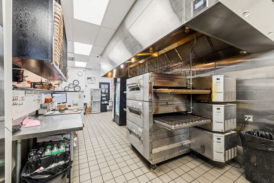 More Photos Of 702 Colorado Ave, Palo Alto General Retail For Sale