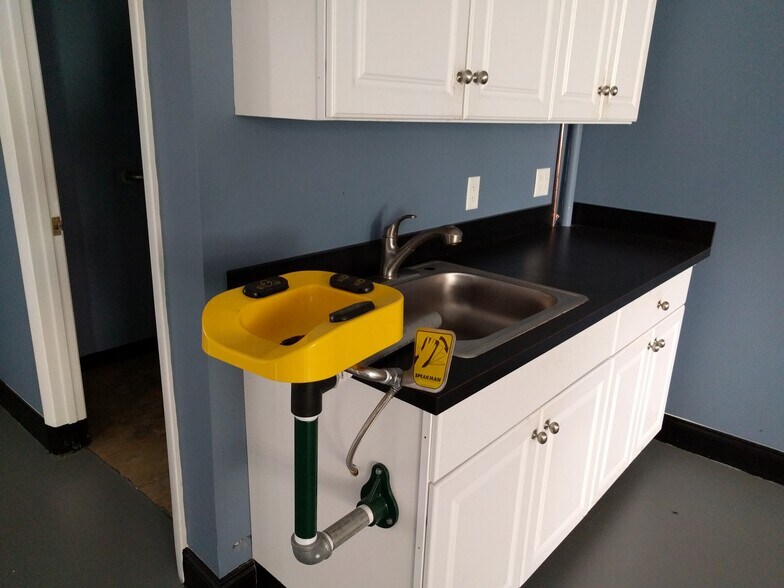 More Photos Of 3081 SE Dominica Ter, Stuart Manufacturing For Lease