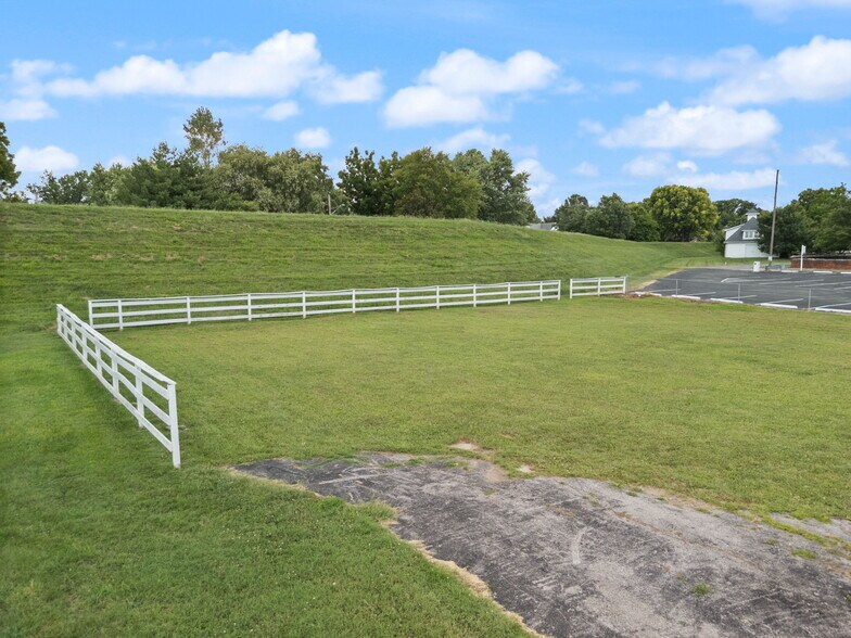 More Photos Of 1021 E Market St, Jeffersonville Land For Sale