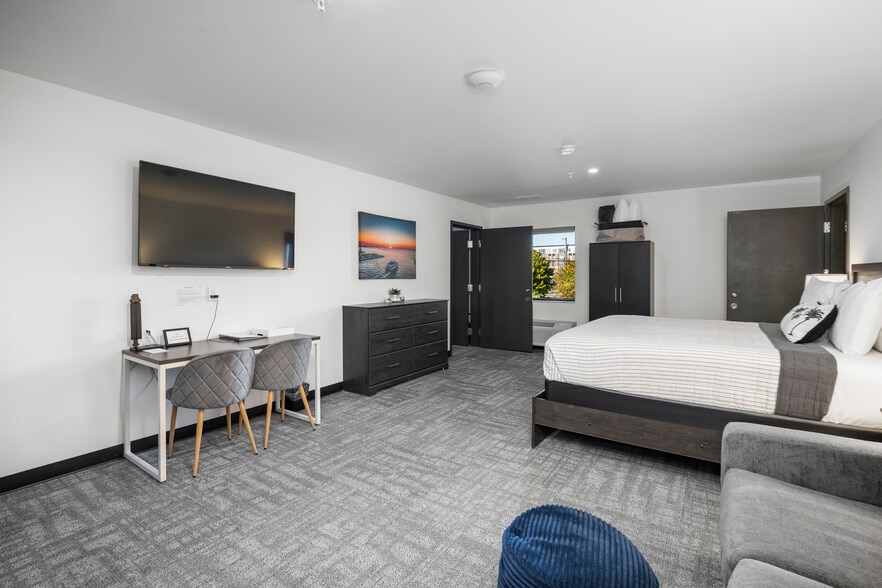 More Photos Of 419 E Market St, Sandusky Hotel For Sale