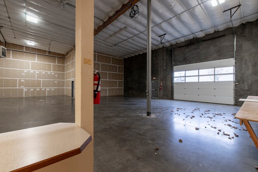 More Photos Of 3535 Del Webb Ave NE, Salem Warehouse For Lease