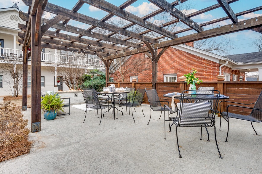 More Photos Of 27 S Park St, Dahlonega Hotel For Sale