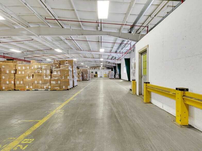 More Photos Of 16 Swamscott St, Newfields Warehouse For Lease