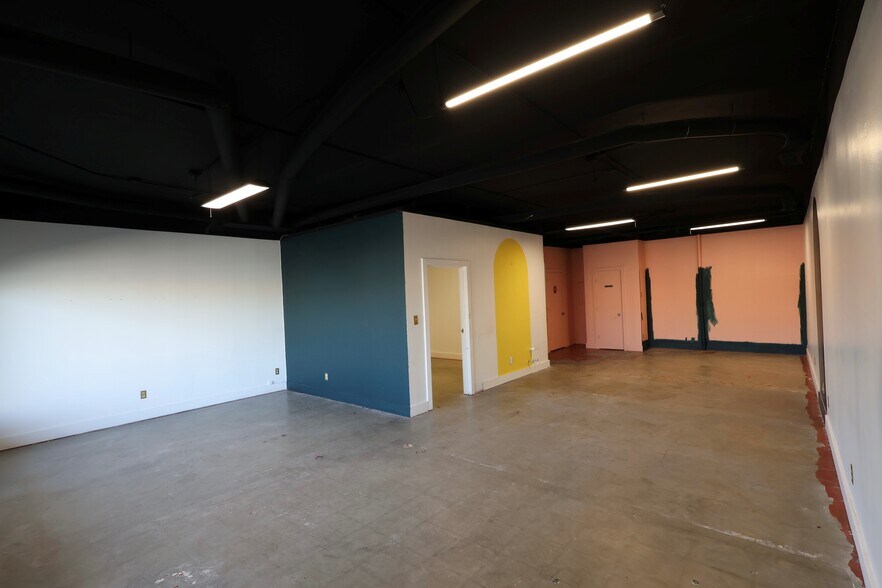 More Photos Of 2701-2745 Beaver Ave, Des Moines Unknown For Lease