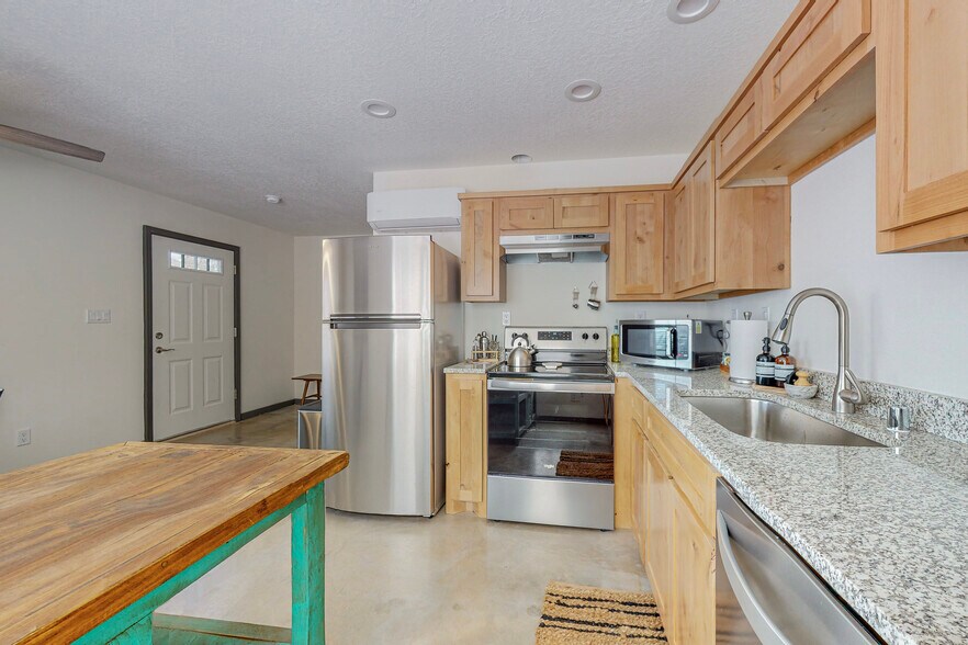 More Photos Of 615 Iron Ave SW, Albuquerque Apartments For Sale