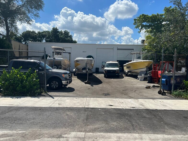 More Photos Of 5812 SW 25th St, West Park Warehouse For Sale