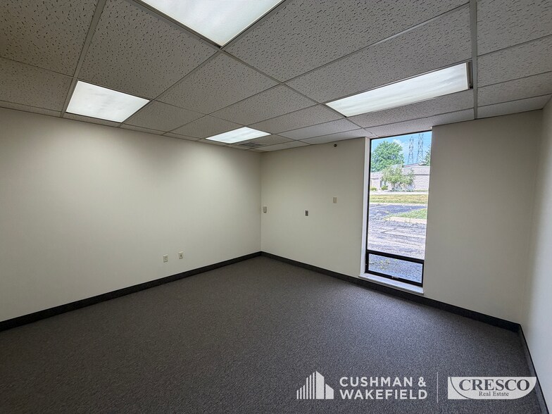More Photos Of 16500 W Sprague Rd, Middleburg Heights Office For Sale