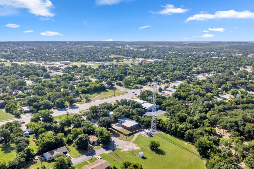 More Photos Of 201 W 9th St, Burnet Warehouse For Sale