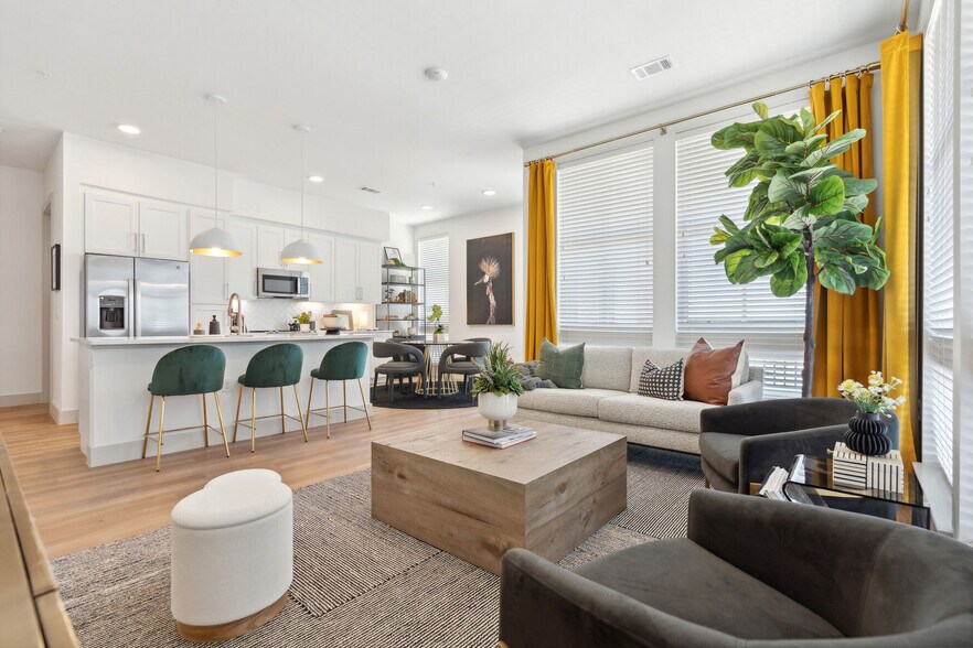 More Photos Of 150 W Main St, Richardson Apartments For Lease