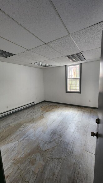 More Photos Of 18-20 Bergen Ave, Jersey City Storefront Retail Residential For Lease