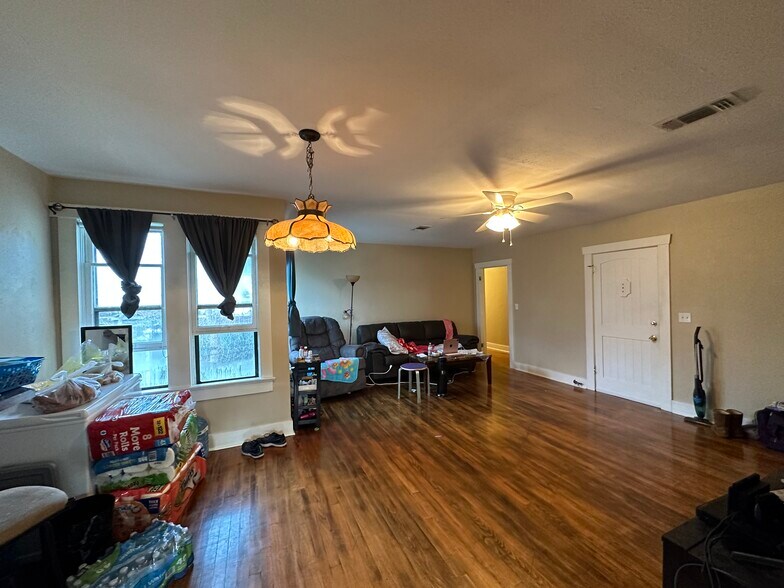 More Photos Of 915 E 5th St, Texarkana Apartments For Sale