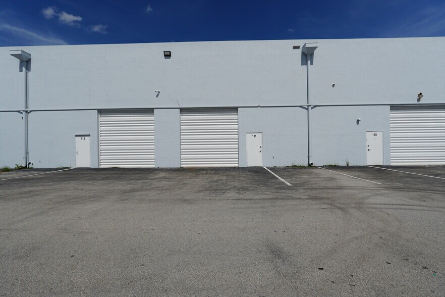 More Photos Of 20841 Johnson St, Pembroke Pines Warehouse For Lease