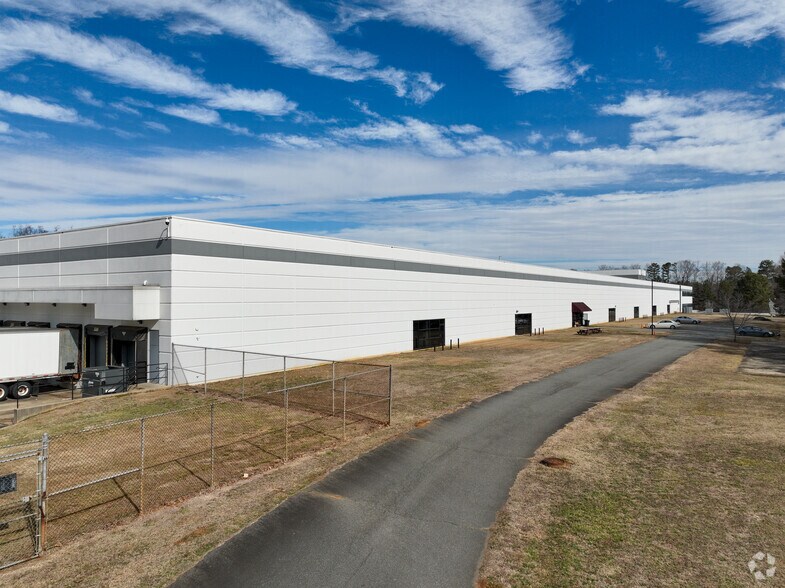 More Photos Of 6900 Morris Estate Dr, Charlotte Manufacturing For Lease