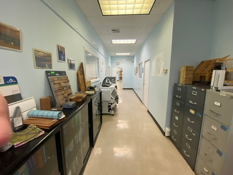 More Photos Of 128 Broadway, Amityville Flex For Sale