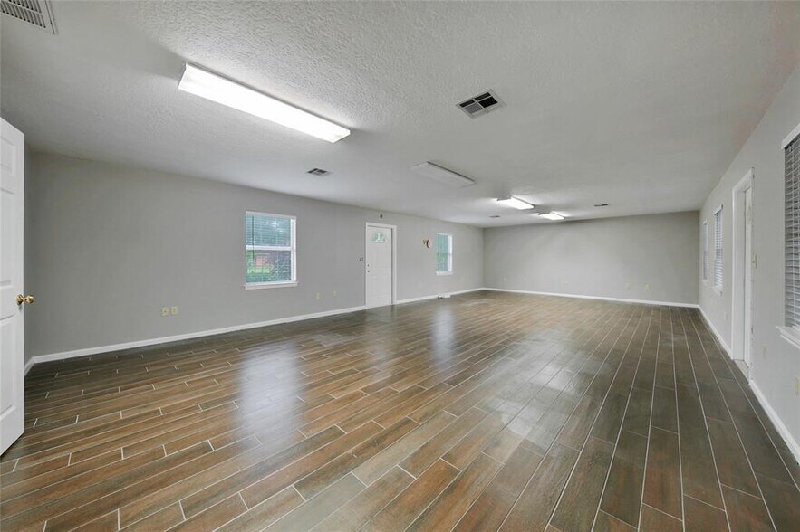 More Photos Of 2208 Strawberry Rd, Pasadena Office Residential For Sale