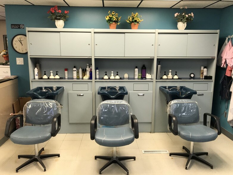 More Photos Of 1741 W Old Ridge Rd, Hobart Storefront Retail Office For Lease